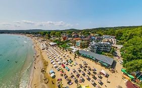 Свети Никола Каваците - Плаж и Хотел